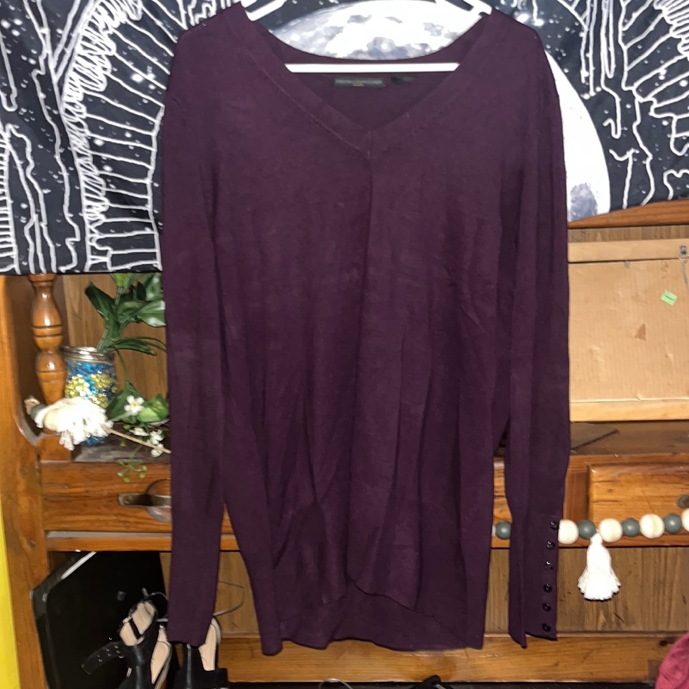 Preswick and Moore v-neck knit top